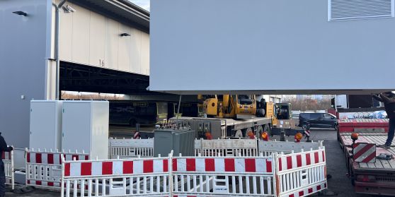 Neue Trafostation wird aufgebaut