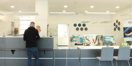 Der helle und freundliche Kundebereich der Mobilitätszentrale